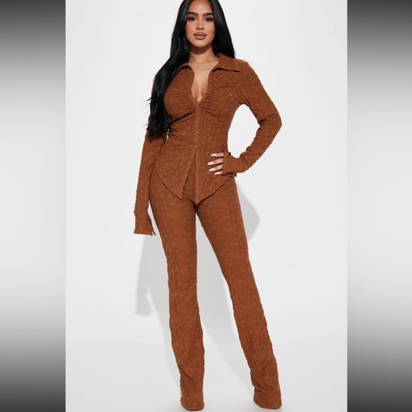 Fashion Nova NWT Liliana Brown Textured Pant Set Ruched Button Top Flare Pants - Picture 2 of 16